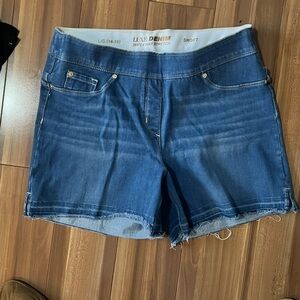 Peter Nygard Blue Jean Shorts with Cuffed Hem Size Large 14-16